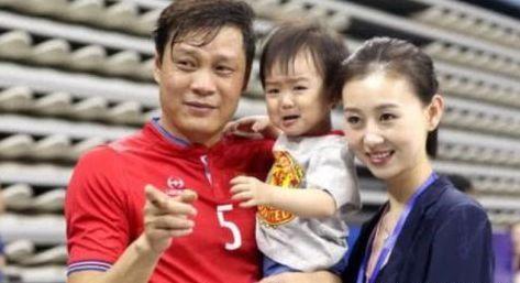 前国脚范志毅，大女儿已21岁，三婚娶小17岁娇妻