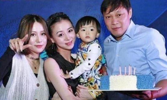 前国脚范志毅，大女儿已21岁，三婚娶小17岁娇妻