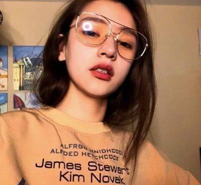 男生暗恋你，就会有这3个“欲擒故纵”的表现，姑娘等着领证吧！