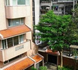 ​琼瑶的豪宅，小区看上去很陈旧，内部装修却跟皇宫一样