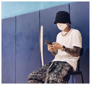 ​秦奋有多低调？出远门挤火车遭吐槽，网友：这是你买的新车？