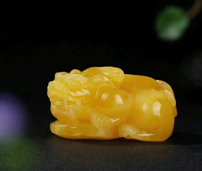 蜜蜡出现这些“诡异”的变化，那你可要当心了！