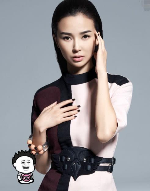 与美娜分手后，秦奋沉浸在感情之中，女星竟大胆投来“爱的鼓励”