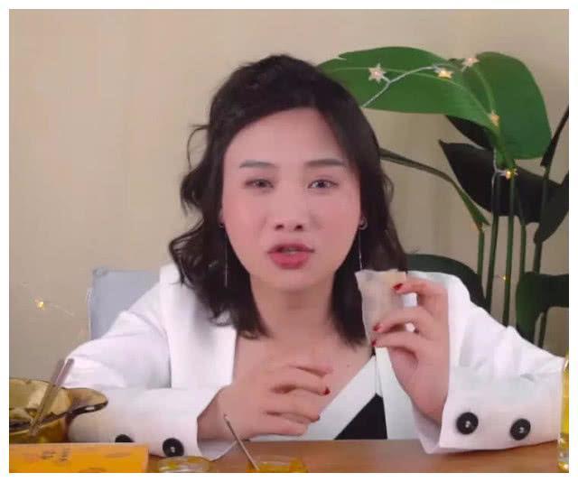 密子君脸变胖，网友怀疑是长期催吐催的，常在河边走哪有不湿鞋