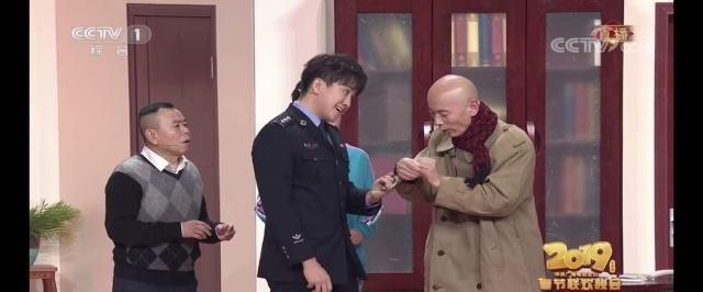 翟天临、葛优春晚“爆款” 小品《“儿子”来了》，因何被点名？