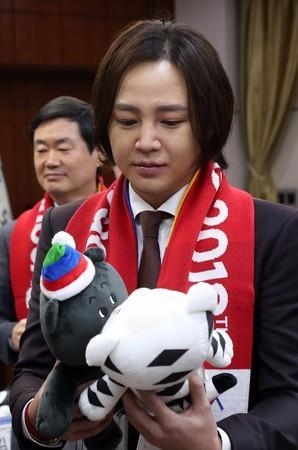 张根硕又胖回来了 脖子消失肿脸照曝光！