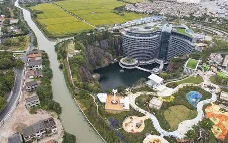 耗资10亿的深坑酒店，12年了终于要开业了，这有人敢住吗？