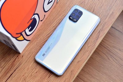​50倍潜望式变焦 年轻人专属5G手机小米10青春版评测