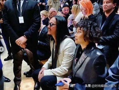 ​赌王女儿携丈夫现身，皮衣配爆炸头太惊艳，丈夫胡子配黑长直抢镜
