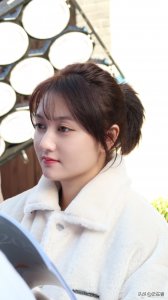 ​美女演员董思怡迷人美照欣赏，好可爱