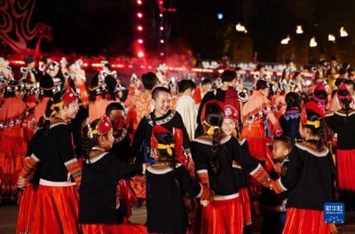 ​四川凉山：火把点亮夏夜