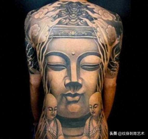 满背帅气的观音纹身