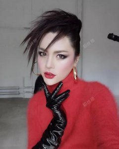 ​快手时诗时大漂亮，粉丝称为“妖孽美男”，曾拜入辛巴门下？