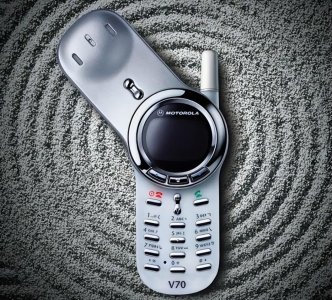 ​可以说是一个艺术品了——摩托罗拉V70与AURA