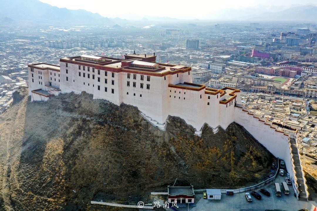 珠穆朗玛峰地理位置在哪里（珠穆朗玛峰在哪个城市）