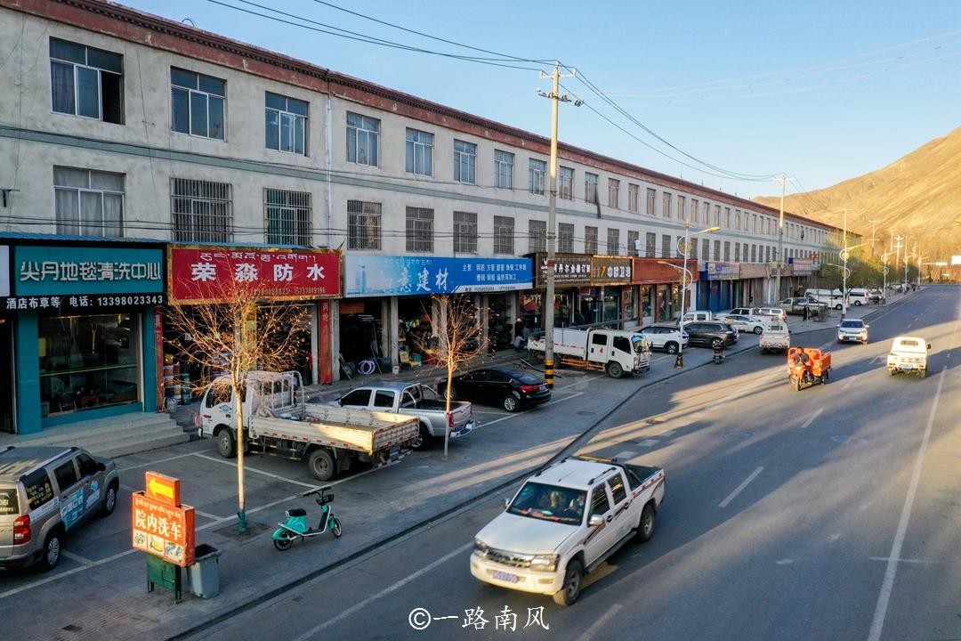 珠穆朗玛峰地理位置在哪里（珠穆朗玛峰在哪个城市）