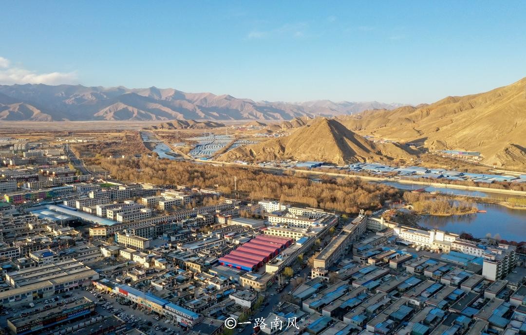 珠穆朗玛峰地理位置在哪里（珠穆朗玛峰在哪个城市）