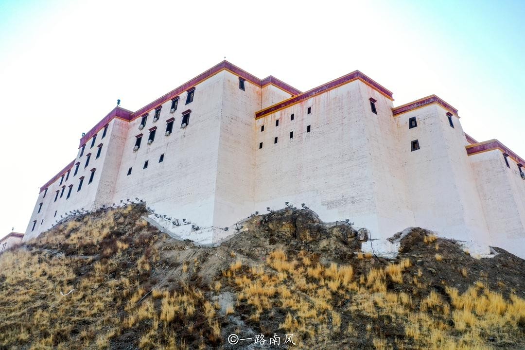 珠穆朗玛峰地理位置在哪里（珠穆朗玛峰在哪个城市）