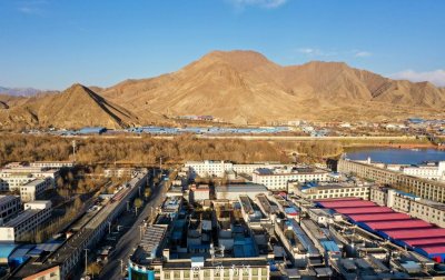 ​珠穆朗玛峰地理位置在哪里（珠穆朗玛峰在哪个城市）