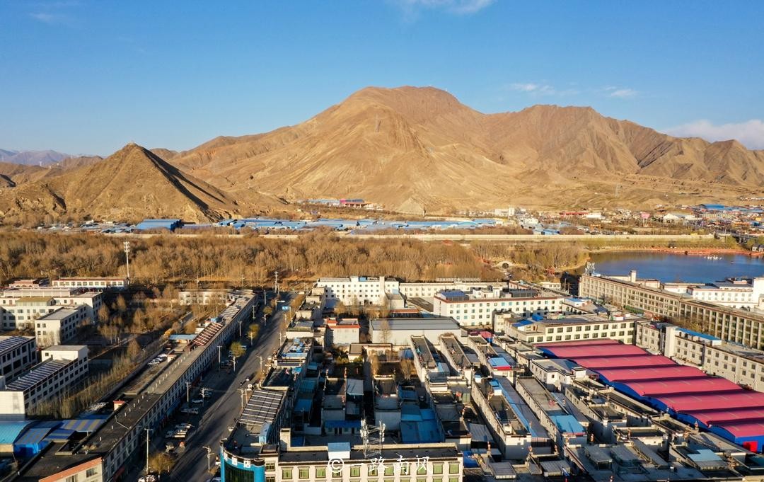 珠穆朗玛峰地理位置在哪里（珠穆朗玛峰在哪个城市）