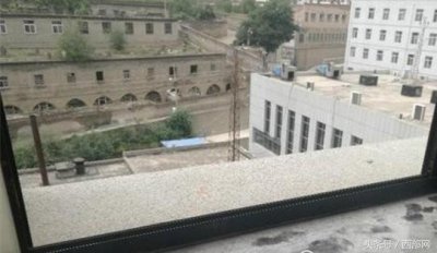 ​榆林孕妇坠楼后续：涉事医院2人被停职，政府责成即刻整改