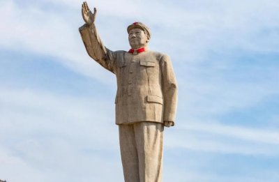 ​1976年，华国锋担任军委主席，还有5位副主席，他们分别是谁？