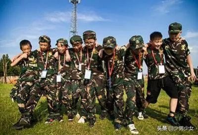 ​被母亲赶进“狼窝”:中国少年在军校脱胎换骨