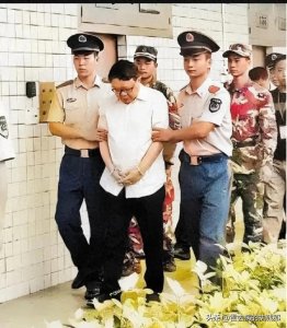 ​2010年重庆，原司法局“一把手”文强，执行死刑前，一张罕见照片