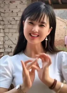 ​一笑倾城爆火背后一个没有才艺的农村姑娘为啥成叔圈顶流
