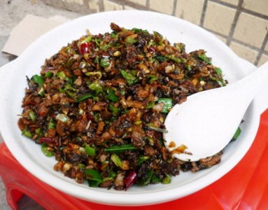 ​每个湖南人儿时的春节记忆里，都有一盘香辣下饭的外婆菜