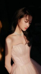 ​四小花旦之一关晓彤写真图集