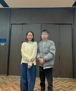 ​海清回老家祭祖被人发现面相十分苍老，网友：海清真的瘦到脱相了