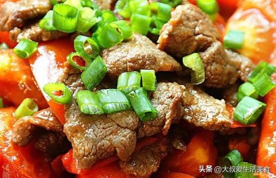 ​西红柿烧牛肉的家常做法，鲜香滑嫩，简单易学，汤汁拌饭更好吃