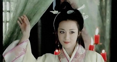 ​她靠妖娆妲己成名，却在宴会上被狗咬伤毁容，脸上缝补20多针