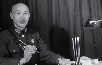 ​蒋介石遗体至今未安葬，腐坏程度备受质疑，贴身侍卫说出隐秘细节