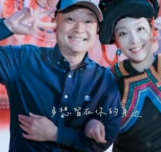 ​欧阳奋强晒照为26岁女儿庆生，爱女撞脸倪妮，穿着朴素难掩好气质