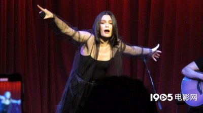 ​Jessie J 发长文宣布流产 事发前一天舞台照曝光