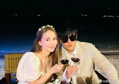 ​周杰伦传婚内出轨多人运动 昆凌发声明辟谣引4亿阅读量