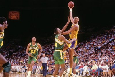 ​李小龙的徒弟，也是超级得分机器！他就是天勾贾巴尔