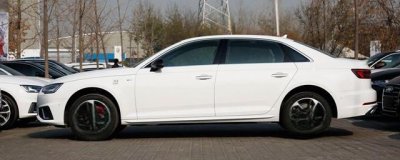 ​奥迪A4L白色是金属漆吗