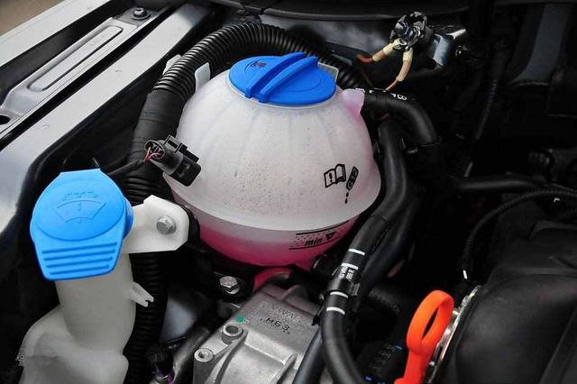 汽车的水箱在哪里,怎么加水-