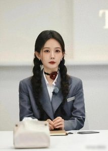 ​李一桐毛不易节目中爆瓜!女艺人被艺人男友长期Pua，分手原因离谱