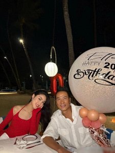 ​最美星二代任晴佳晒20岁生日照，烈焰红唇身材火辣遗传妈妈高颜值