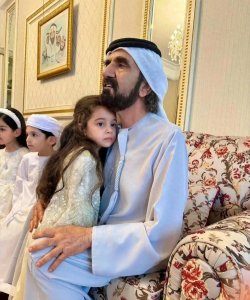 ​哈曼丹终进内阁，被束缚眼里没了光，路人照曝光身材矮小令人幻灭