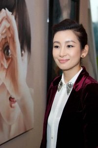 ​秦海璐:备受瞩目内地女演员才华横溢演技精湛演艺经历充满亮点