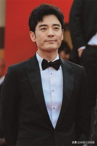 ​他是《流浪地球》男主角，与当红女星离婚，后与小师妹再婚