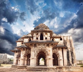 ​揭开巴比伦的神秘面纱：古代文明的璀璨遗产与深邃启示