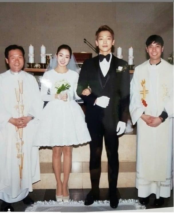 Rain金泰希藏了两年的结婚照曝光,看得出这对夫妻真的很幸福