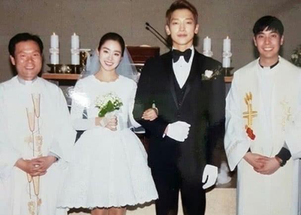 Rain金泰希藏了两年的结婚照曝光,看得出这对夫妻真的很幸福