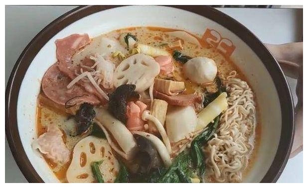 “张亮麻辣烫”卖44元一份,被网友吐槽:直接点外卖更划算